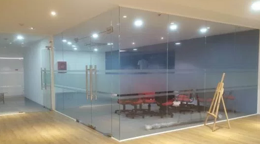 Ứng dụng của việc sử dụng kính cường lực trong trang trí nội và ngoại thất