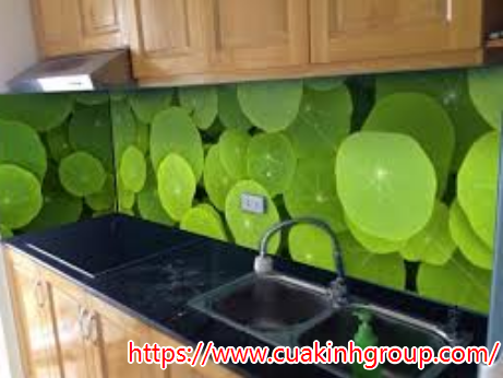 Kinh nghiệm chọn kính màu ốp bếp