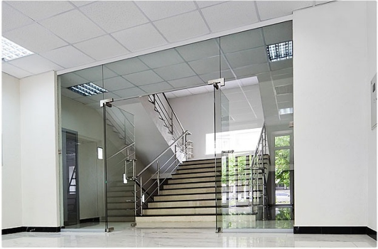 Phân loại và ứng dụng cửa kính cường lực