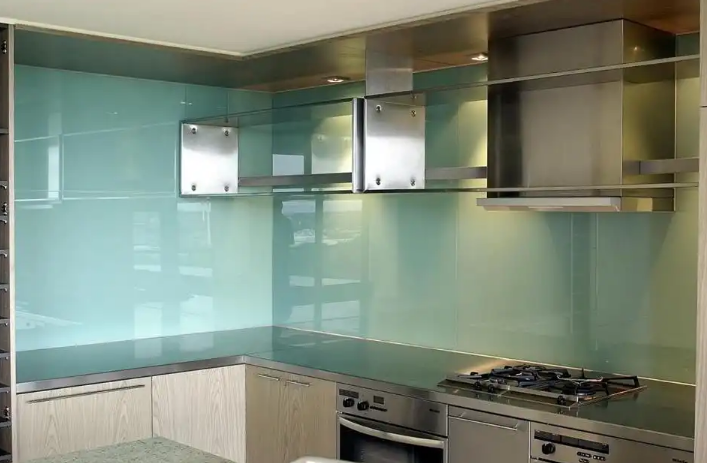 Bí kíp lựa chọn kính màu cường lực ốp bếp tốt nhất hiện nay
