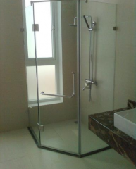 Vách Tắm Kính 135 Độ Của A Hưng Chung cư GoldSeason 