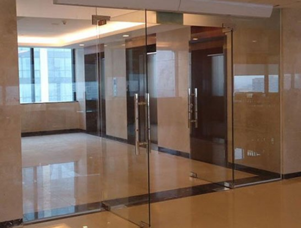Tìm hiểu cửa kính thủy lức tốt nhất tại Tín Thành