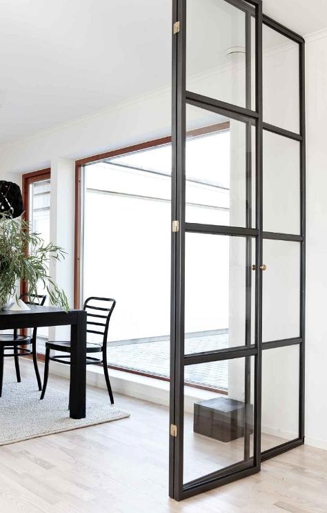 Ứng dụng vách ngăn kính trong thiết kế nhà ống