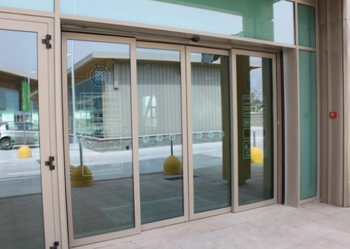 Ưu điểm cửa kính khung nhôm