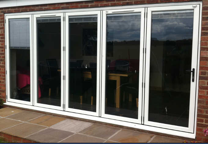 Cửa xếp kính cường lực 