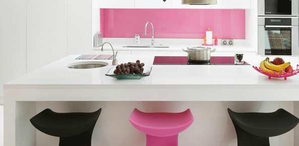 Kính Màu Ốp Bếp Màu Hồng  
