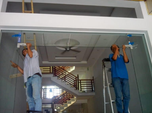 lắp đặt cửa kính 