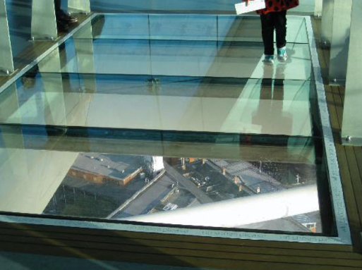 Sàn Kính Cường Lực Cách Trang Trí Mới Cho Căn Nhà  