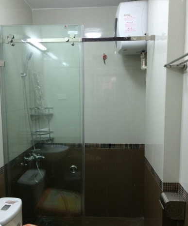 Vách tắm kính cửa lùa chung cư