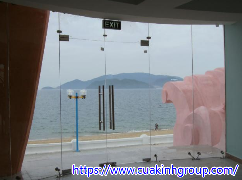 Nhận thi công uy tín cửa kính cường lực tại Yên Bái