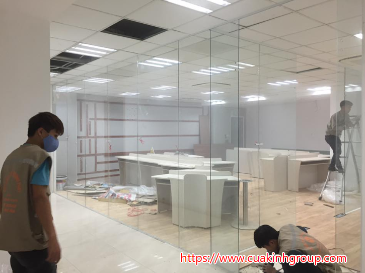 Báo giá thi công lắp đặt vách ngăn kính cường lực uy tín tại Bình Định