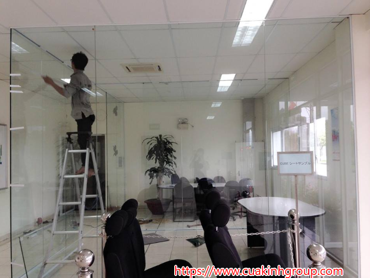 Lắp dặt vách ngăn kính cường lực giá tốt nhất tại Phú Yên