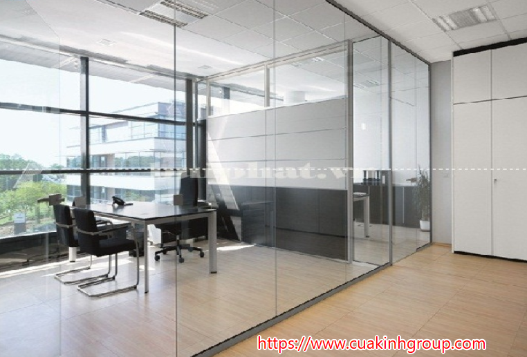 Nhận thi công lắp đặt vách ngăn kính cường lực giá mềm tại Đăk Lăk