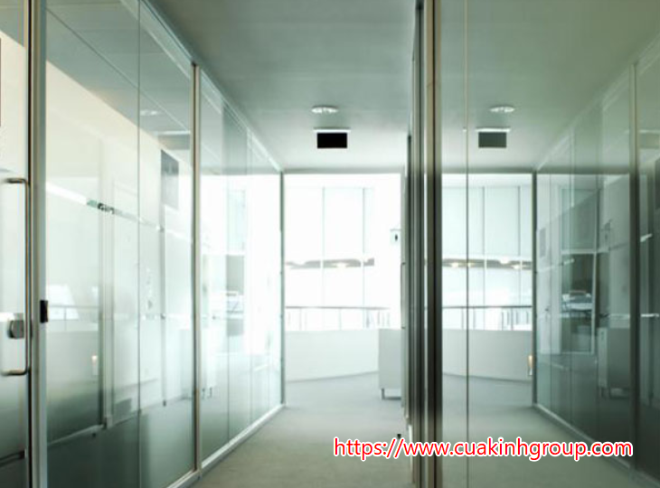 Nhận thi công lắp đặt vách ngăn kính cường lực uy tín tại Bình Phước