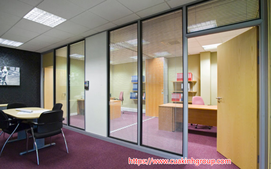 Nhận lắp đặt vách ngăn kính cường lực uy tín chất lượng tại Cà Mau