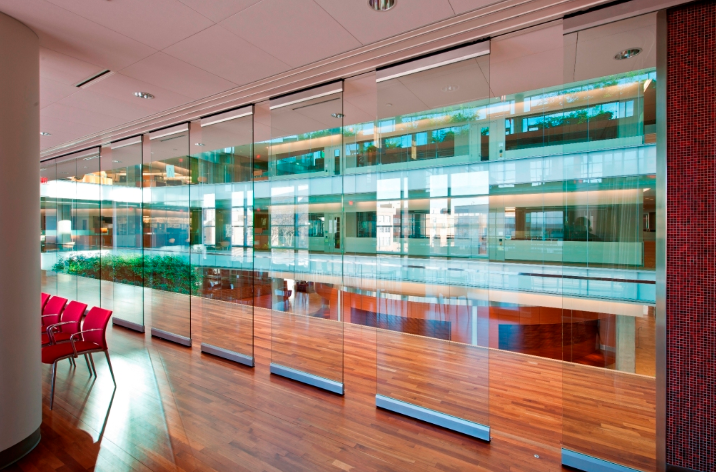 Nhận lắp đặt vách ngăn kính cường lực uy tín chất lượng tại Bình Dương