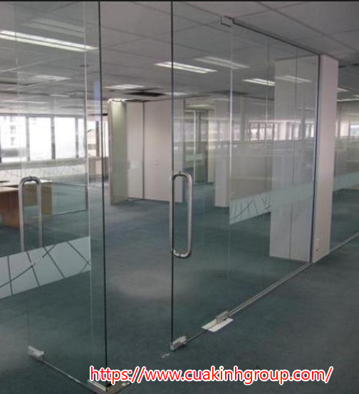 Báo giá thi công lắp đặt vách ngăn kính cường lực tại Hậu Giang