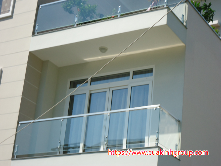 Nhận lắp đặt lan can kính cường lực uy tín nhất tại Hà Nội