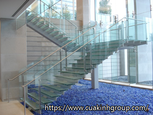 Thi công uy tín cầu thang kính cường lực tại Hải Dương