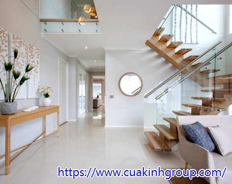 Nhận thiết kế thi công cầu thang kính cường lực tại Hưng Yên