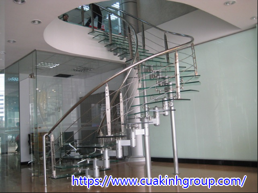 Lắp đặt uy tín cầu thang kính cường lực tại Hà Nam