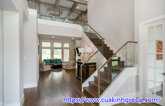 Chuyên lắp đặt cầu thang kính cường lực tại Cao Bằng