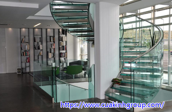 Đơn vị thi công thiết kế cầu thang kính cường lực giá tốt tại Quảng Trị