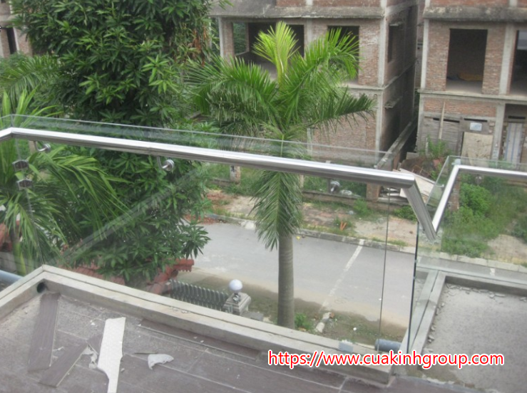 Đơn vị chuyên thi công lắp đặt lan can kính uy tín tại Lào Cai