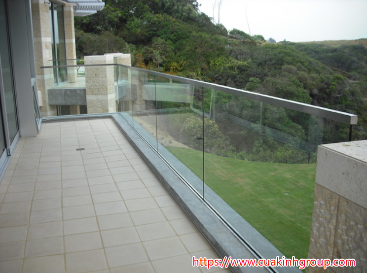 Chuyên thi công lắp đặt lan can kính uy tín lâu năm tại Yên Bái