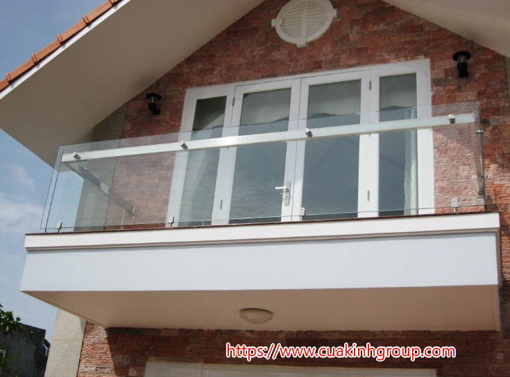 Nhận thi công lắp đặt lan can kính cường lực chuyên nghiệp nhất tại Quảng Nam