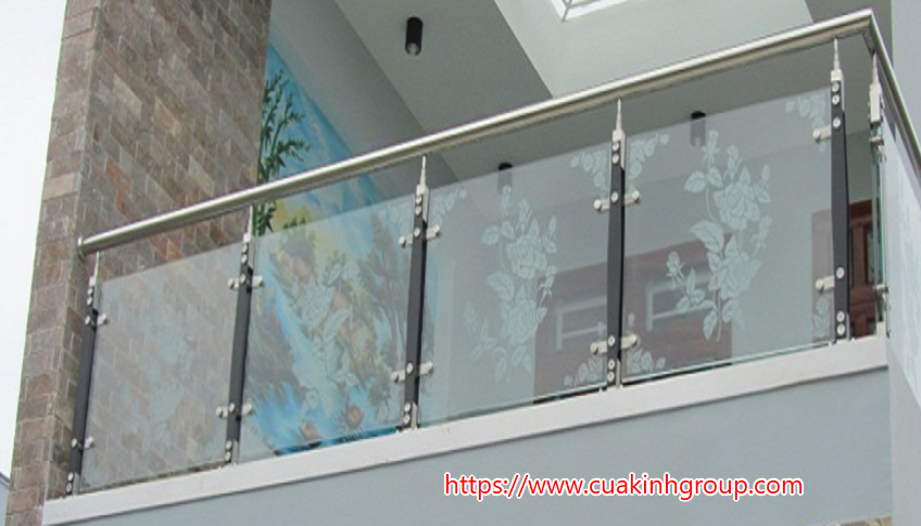 Nhận lắp đặt lan can kính cường lực chuyên nghiệp tại Bình Định