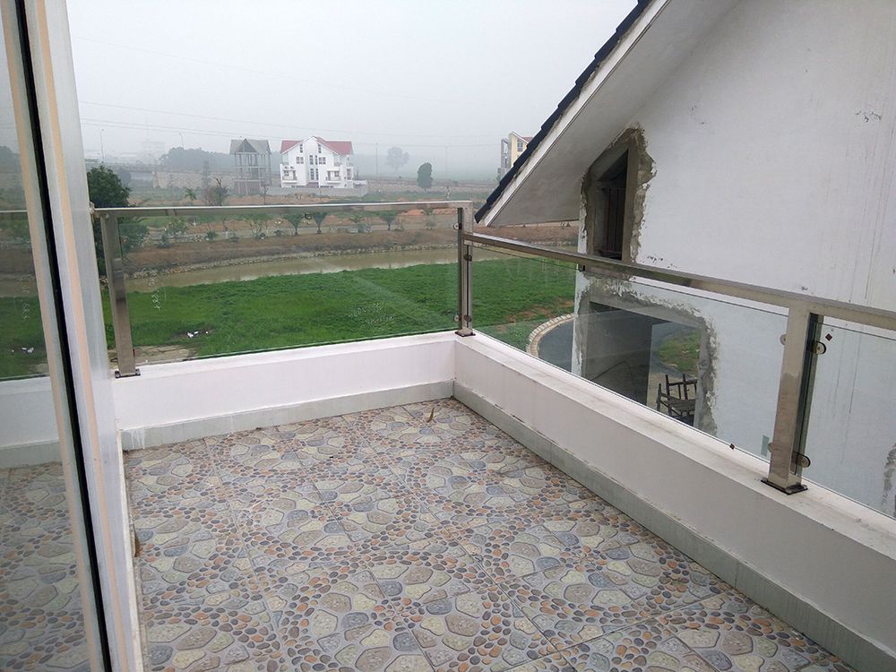 Chuyện nhận lắp đặt lan can kính cường lực RẺ- CHẤT LƯỢNG tại Bình Phước