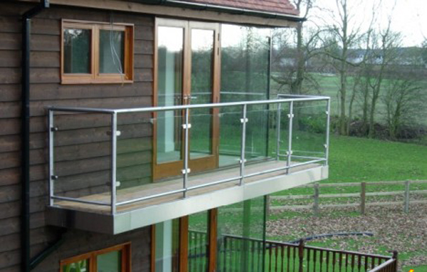 Báo giá tư vấn và lắp đặt lan can kính cường lực nhanh chóng nhất tại Đồng Nai