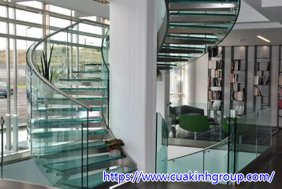 Thi công lắp đặt cầu thang kính cường lực tại Cà Mau giá rẻ uy tín