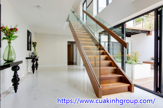 Thi công thiết kế giá tốt cầu thang kính cường lực tại Long An