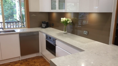 Kính Ốp Bếp Màu Nâu Cafe