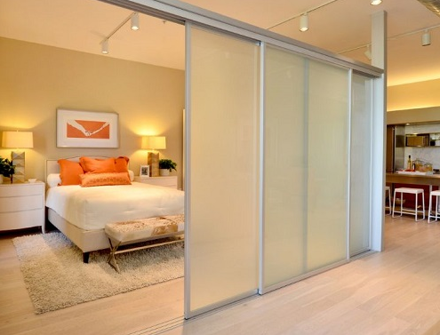 Nên hay không việc lựa chọn vách nhôm kính cường lực cho phòng ngủ
