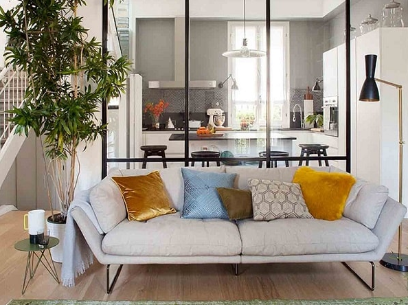 Tại sao phải sử dụng vách ngăn kính cường lực phòng khách và bếp?