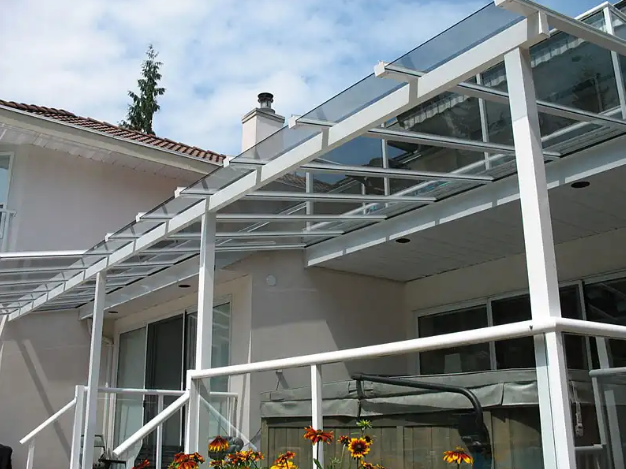 Sử dụng mái kính cường lực tận dụng ánh sáng thiên nhiên