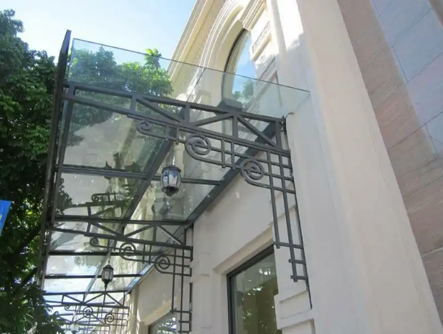 Mái kính cường lực đẹp - Công trình từ kính giúp nhà đẹp hơn