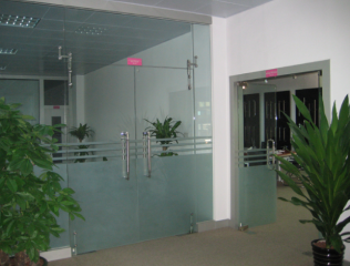 Mẫu cửa kính thủy lực đẹp đáng mua nhất 2019