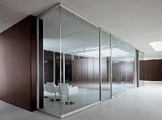 Mẫu vách kính sử dụng kính dán an toàn chất lượng