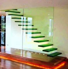 Vách ngăn kính cầu thang sang trọng - độc đáo