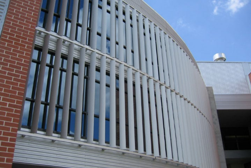 Cách chọn cửa kính cho nhà hướng Tây