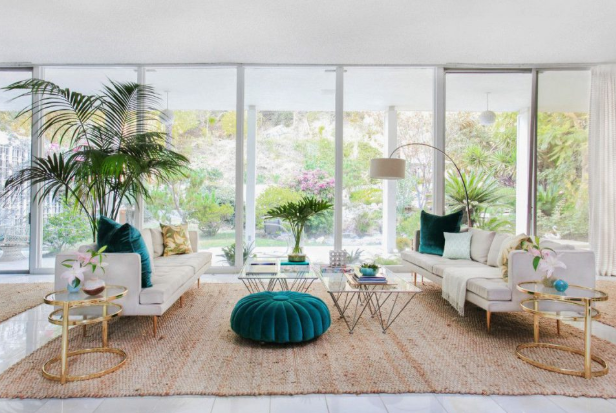 Trang trí kính cường lực cho không gian phòng khách