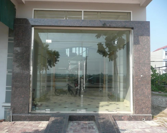 Mẫu cửa kính cường lực nhà ống đẹp nhất 2019 1