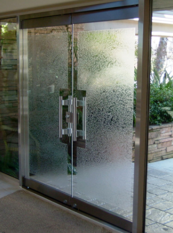 Mẫu cửa kính cường lực nhà ống đẹp nhất 2019 2