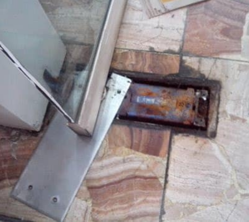 Cửa kính thủy lực đẹp 1