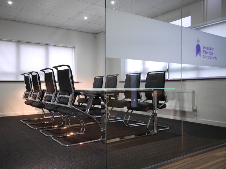 Vách kính cường lực văn phòng 4