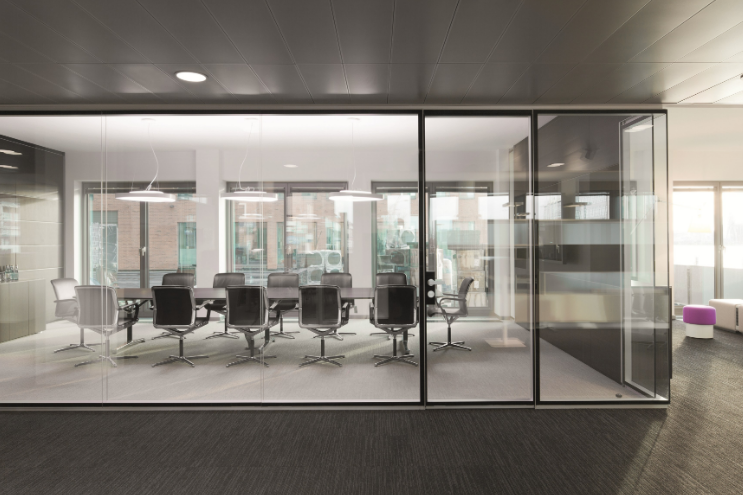Vách kính cường lực văn phòng 4
